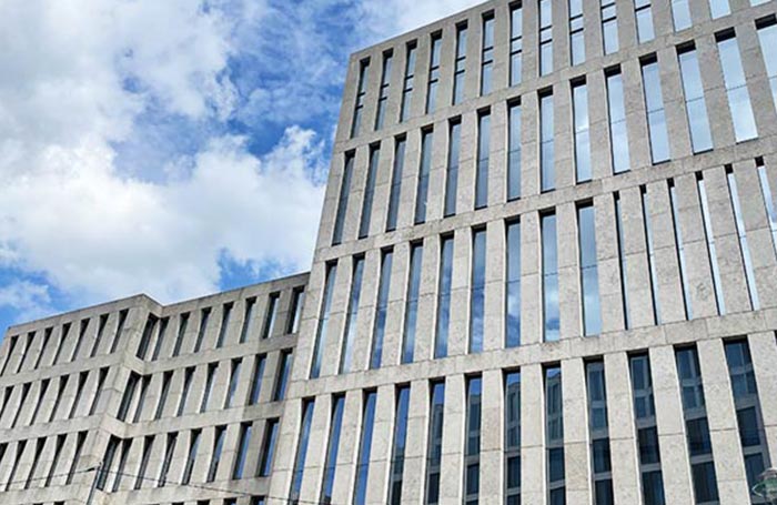 La biblioteca dell'università Humboldt di berlino dedicata ai fratelli Grimm.